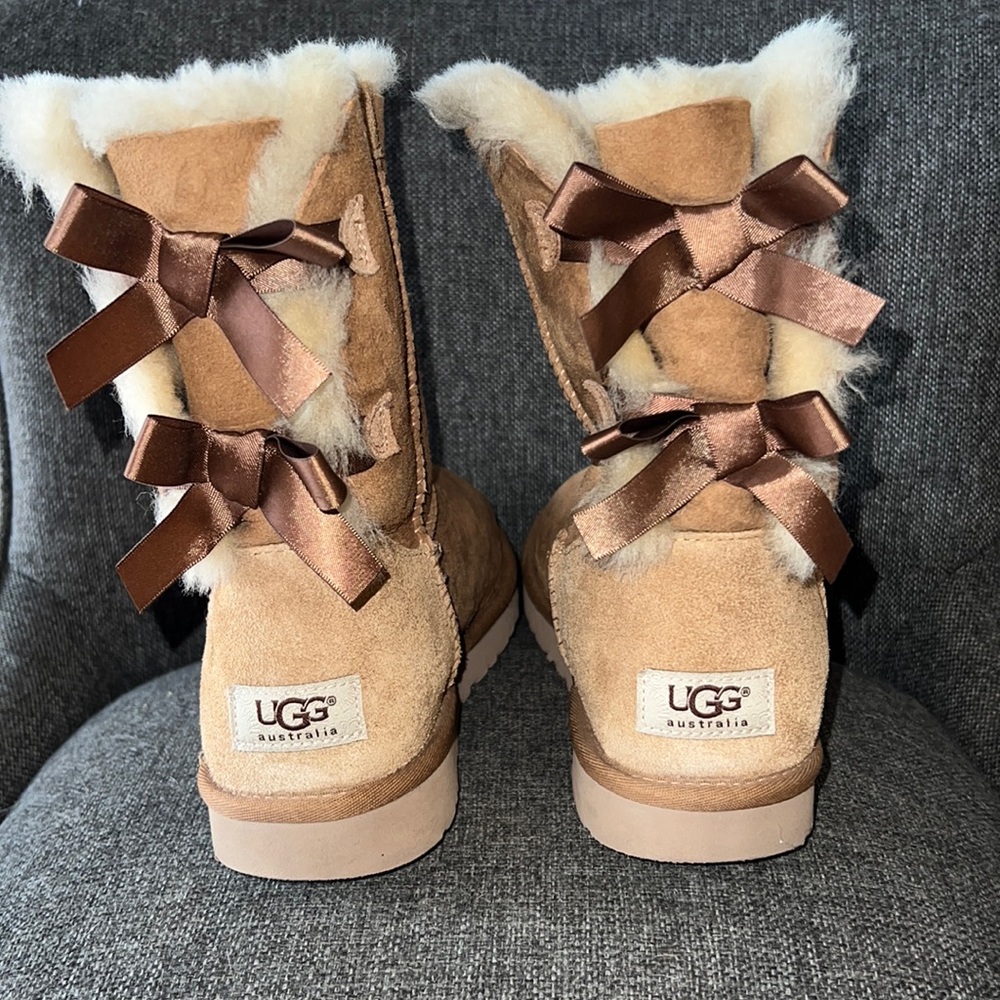 UGGS 🥰  Bailey Bow